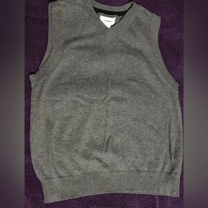 Old Navy V-Neck Sweater Vest for Boys Size S (6/7)
